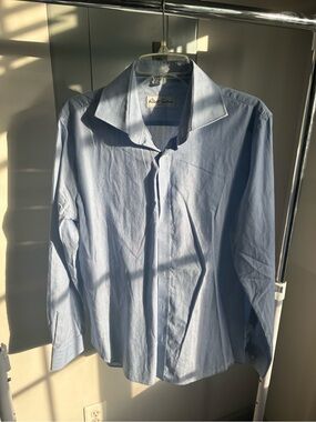 Like new Robert Graham Blue Button Down Size Large